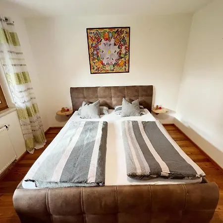 Gartenapartment Malea 80m2 Mit 2 Schlafzimmer Und Privatem Garten *